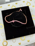 P55 BRAZALETE CORAZÓN BRILLANTE ROSE GOLD INCLUYE CAJA Material: Baño de plata.