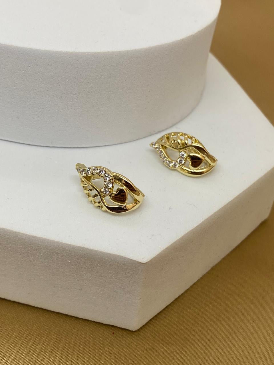 A26507 arete tipo hoja  Material: Oro Laminado 14k