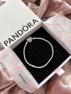 P03 Brazalete estilo Pandora incluye caja. Material: Baño de plata.