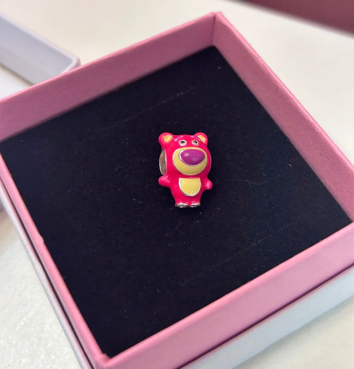 CHP240 Charm Lotso de Toy Story.