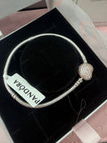 P56 Brazalete estilo Pandora Incluye caja. Material: Baño de plata.