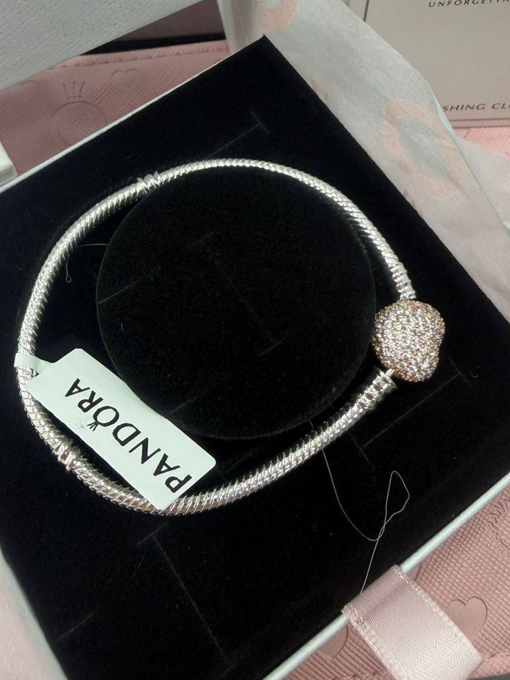 P56 Brazalete estilo Pandora Incluye caja. Material: Baño de plata.