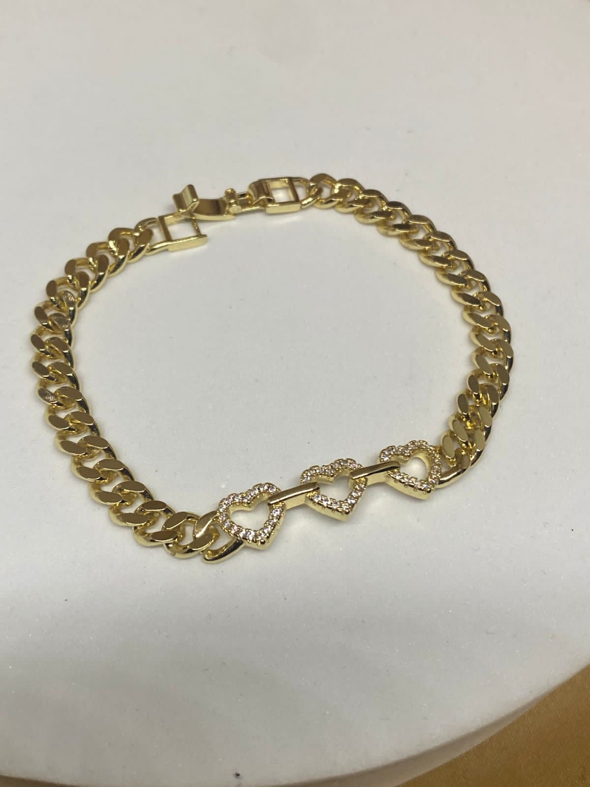 P26226 Pulsera corazón    Material:Oro Laminado 14k.