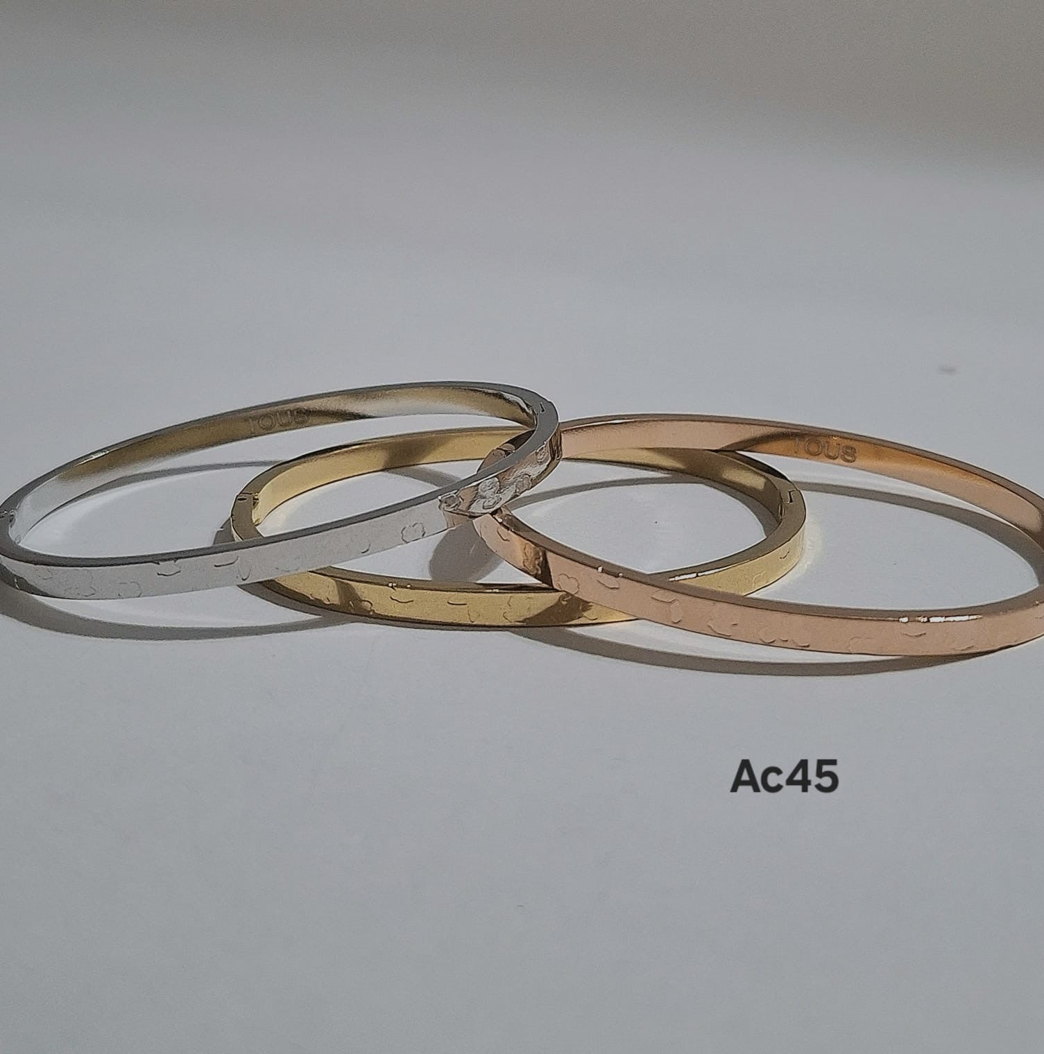 Ac-45 Brazalete en acero inoxidable.