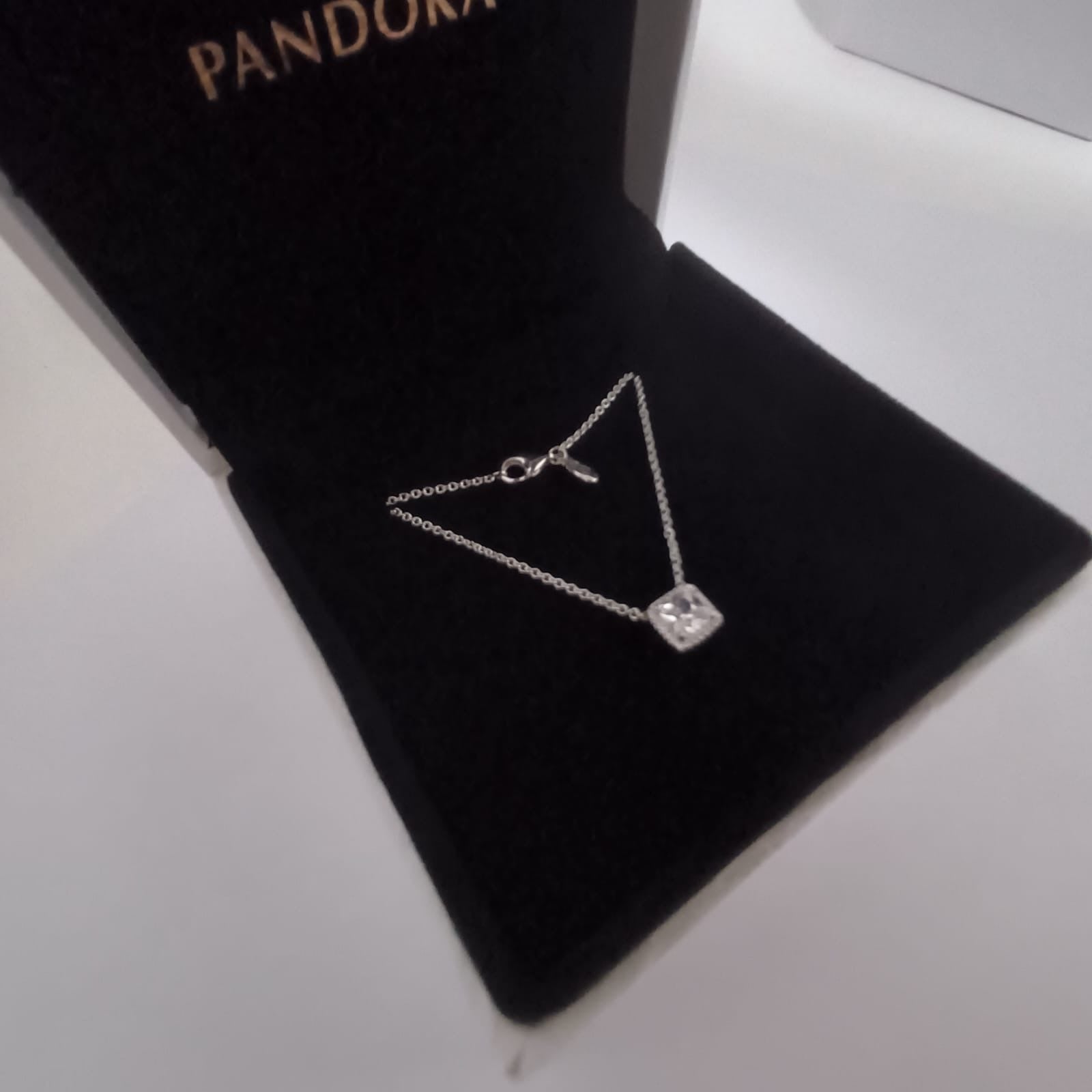 9031 Collar estilo Pandora  Incluye caja y paño de limpieza