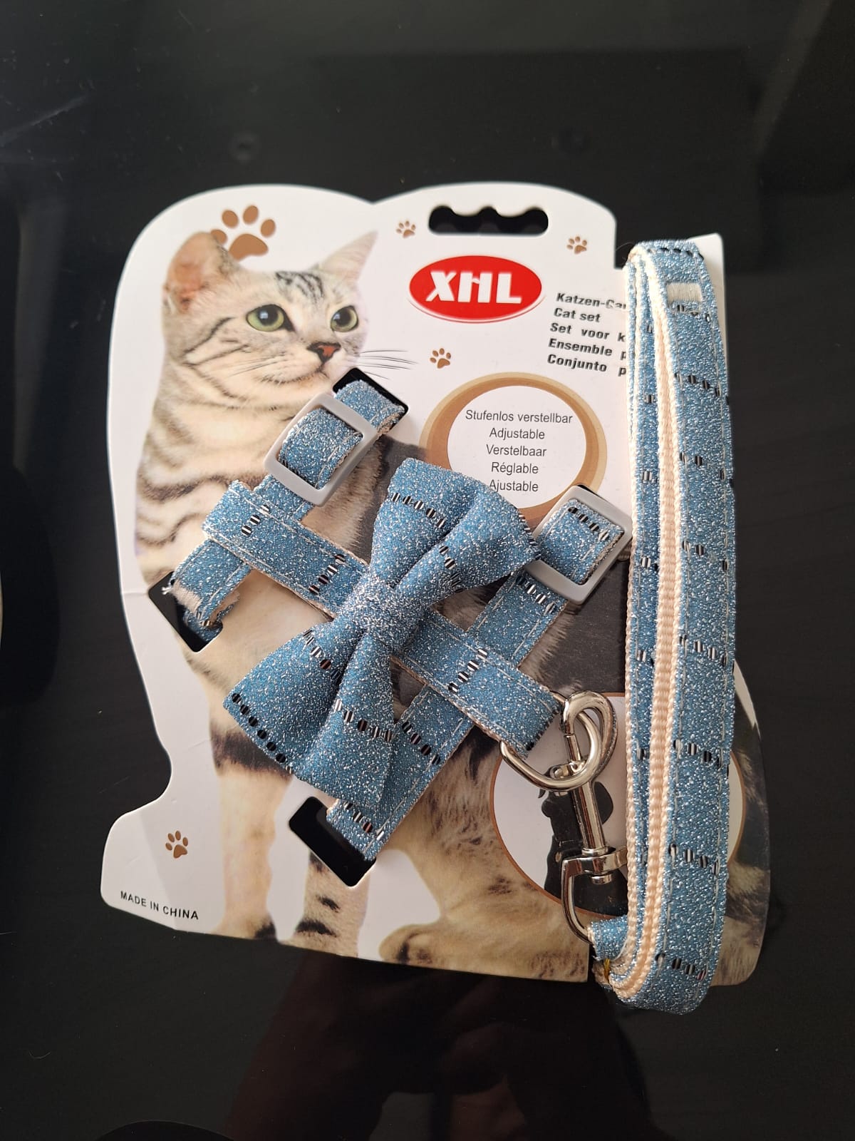 Pechera con brillos para gato