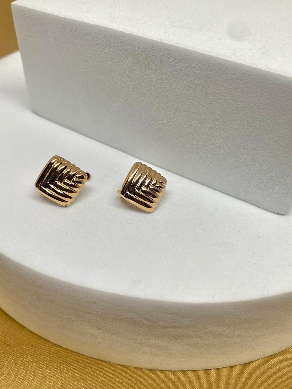 A26106 Arete rombo   Material: Oro Laminado 18k