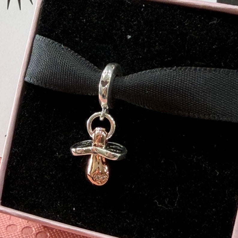 Chp287 charm chupon de bebé.