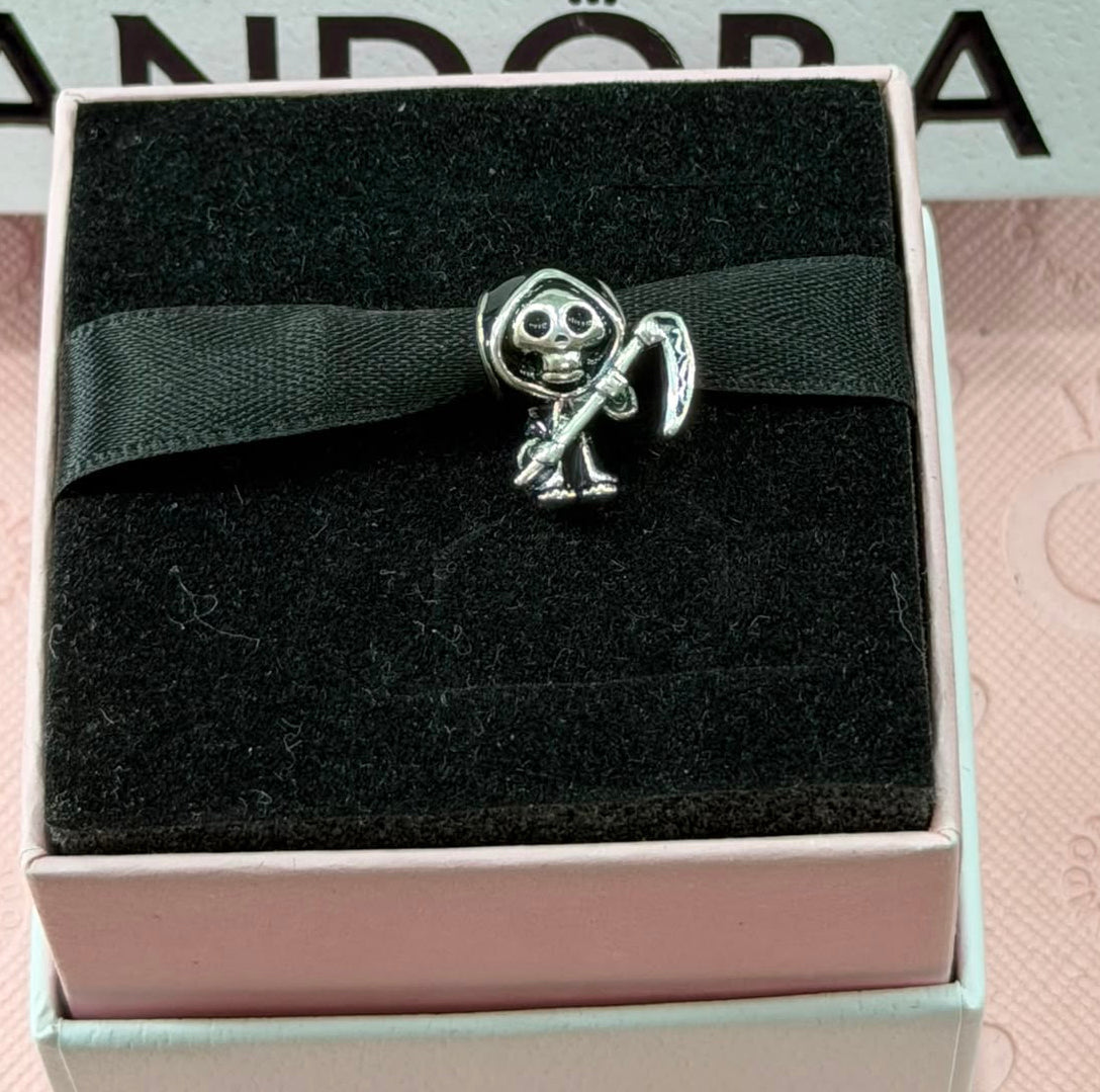 Charm colección de espeluznante.