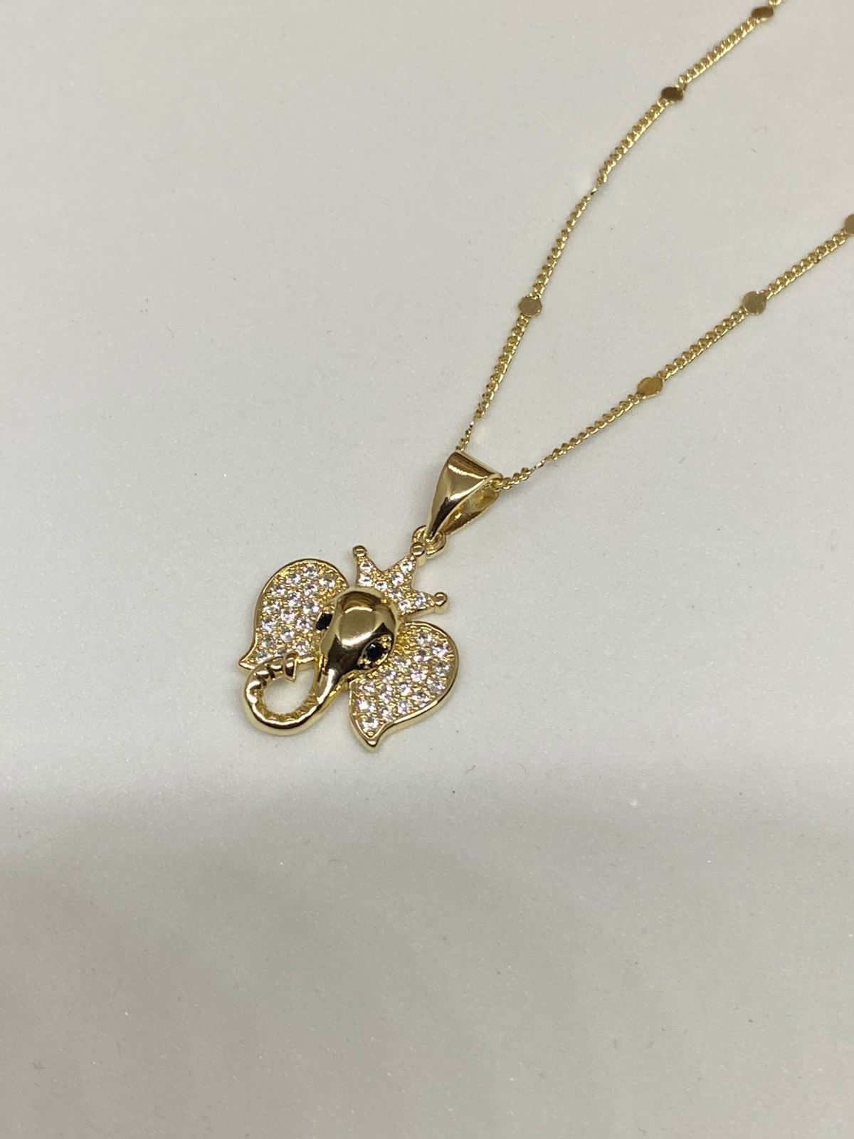 C26235 Collar de elefante         
Material: Oro Laminado 14k .