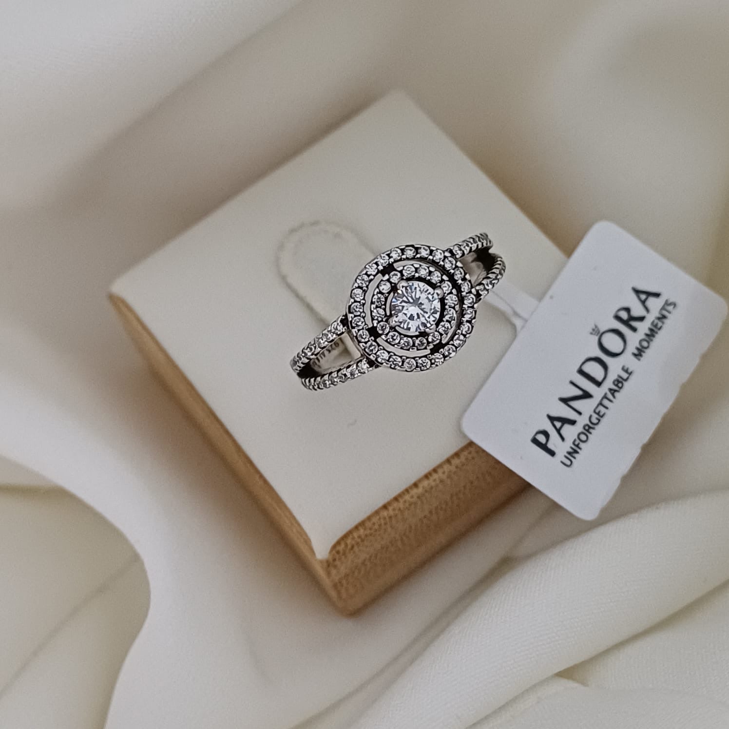 Mb-42 Anillo estilo Pandora Incuye caja y paño de limpieza.