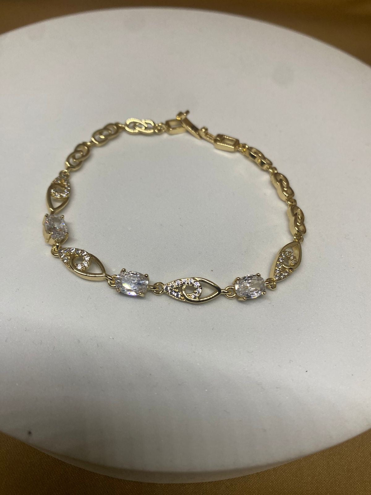 P26218 Pulsera con piedra  Material: Oro Laminado 14k .