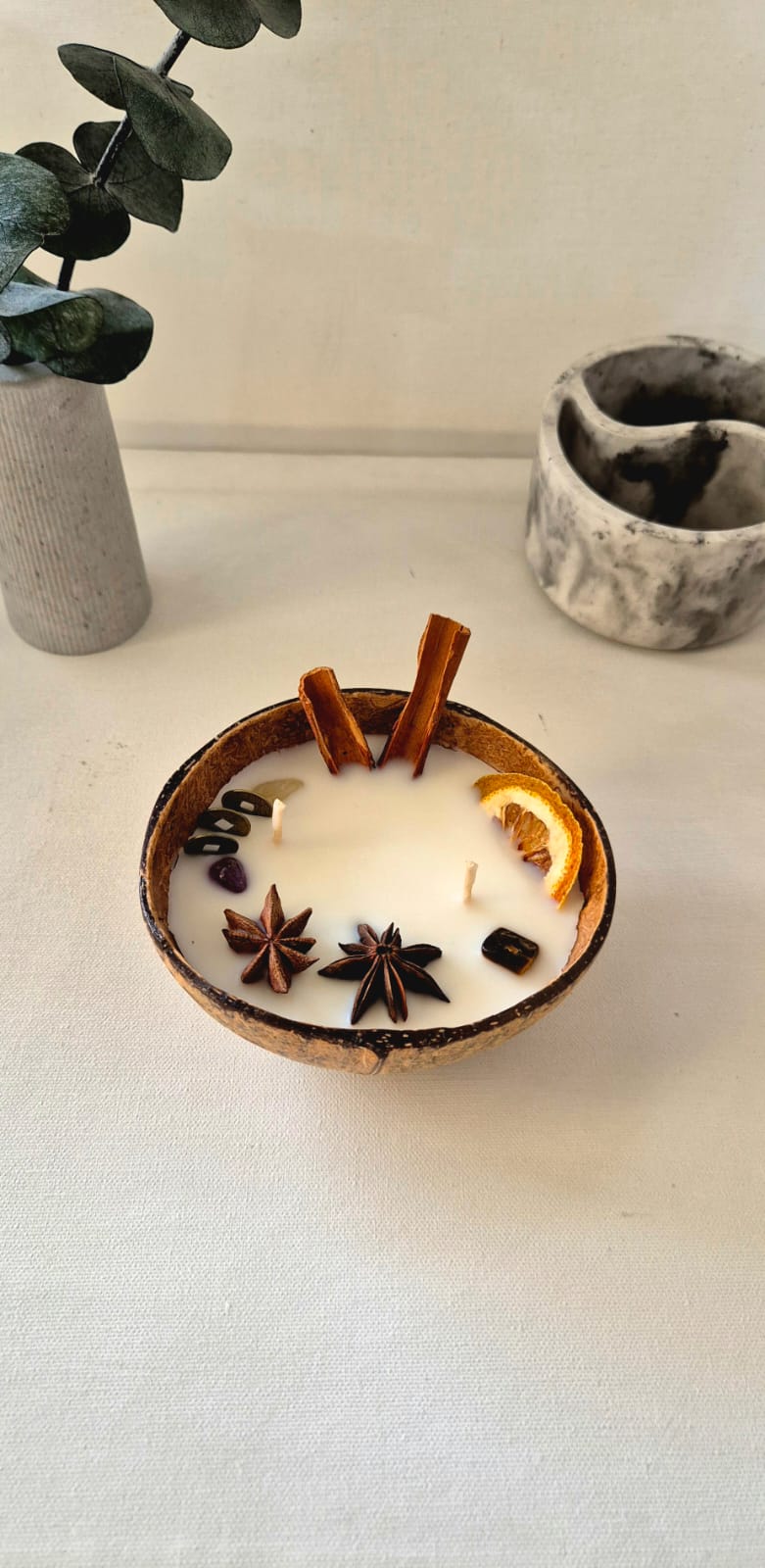 Vela decorativa en base de coco Aroma Palo santo-Menta