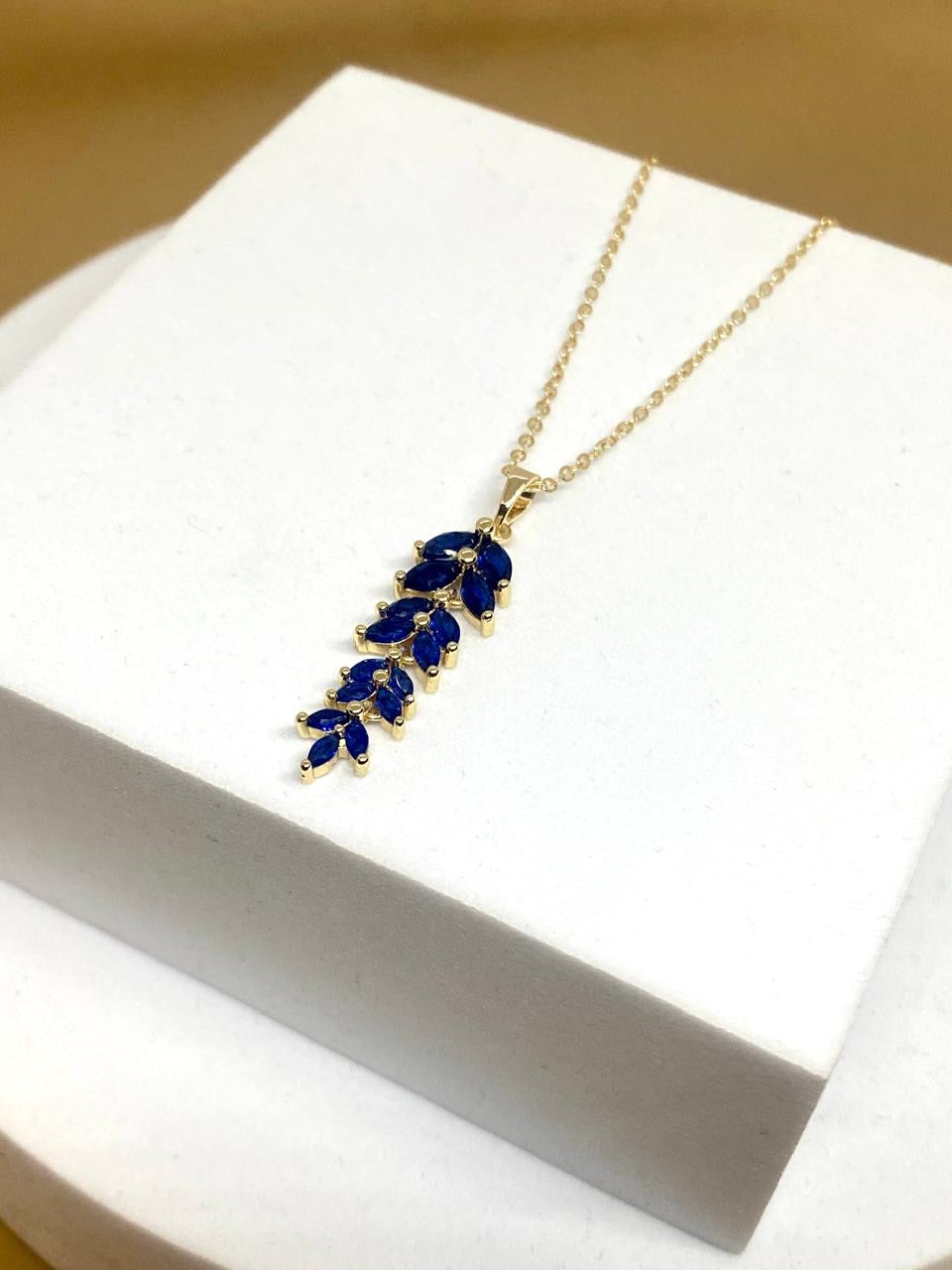 C2671 Collar hoja azul Material: Oro Laminado 14k