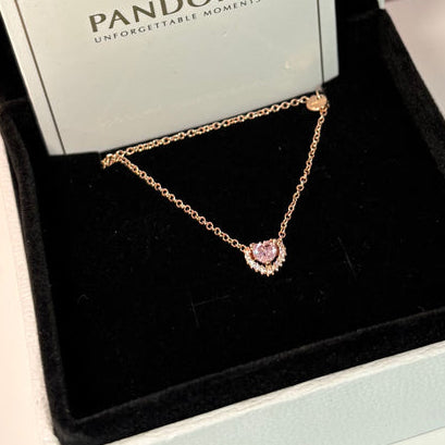 Collar Corazón estilo Pandora S925 Incluye caja y paño de limpieza.