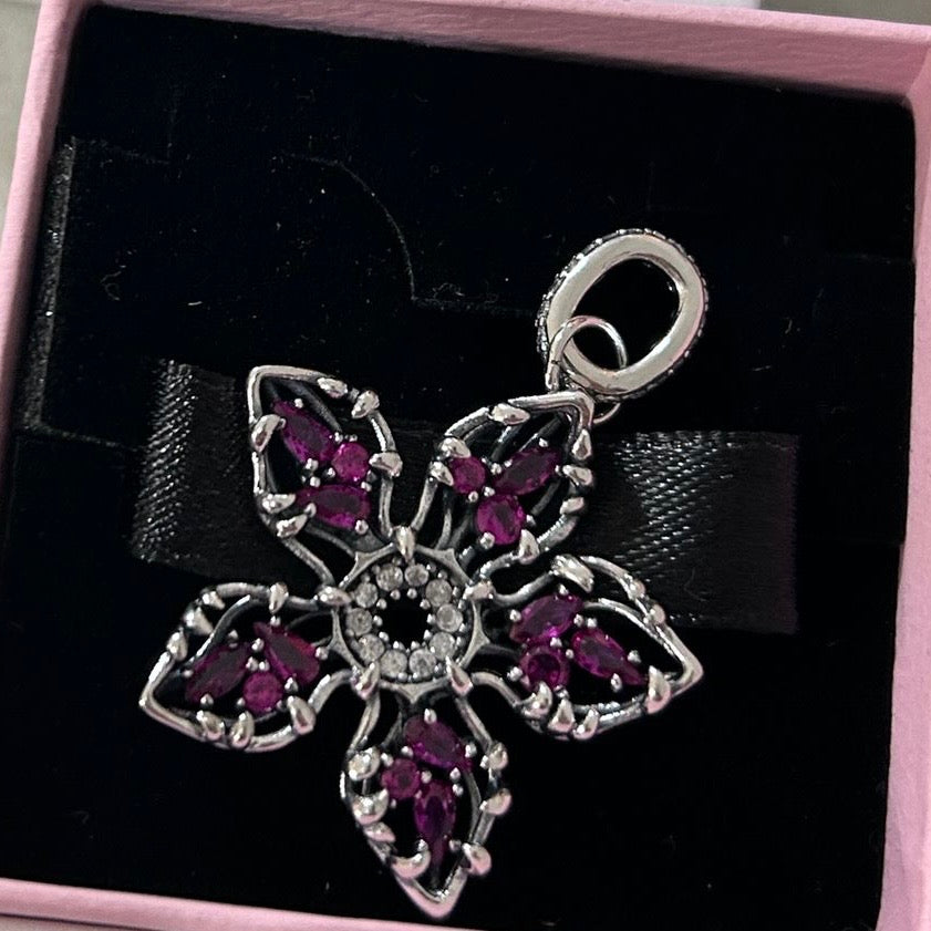 CHP222 Charm Bijou Stranger Things.
