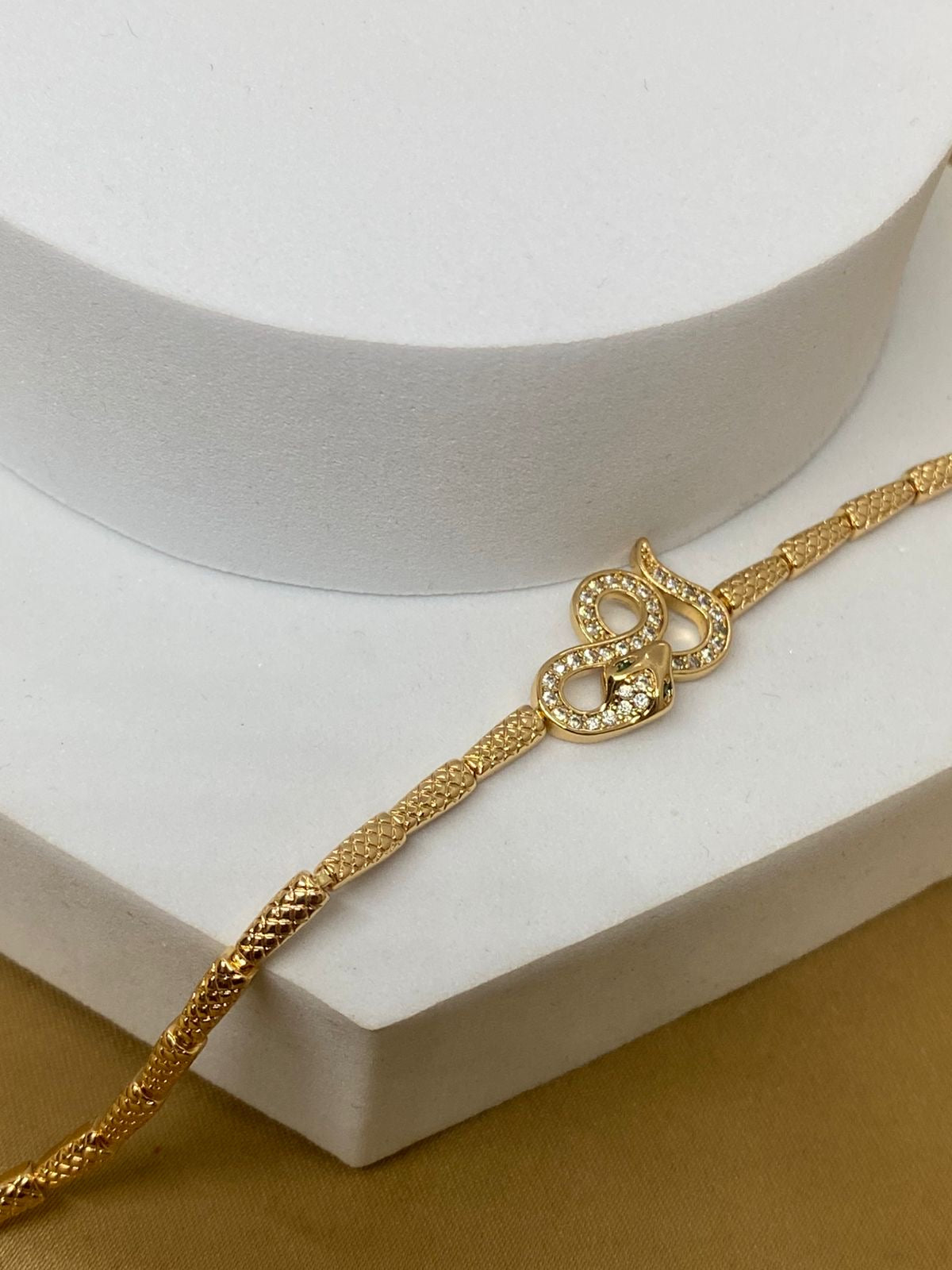 P26533 Pulso de serpiente  Material: Oro laminado 18k