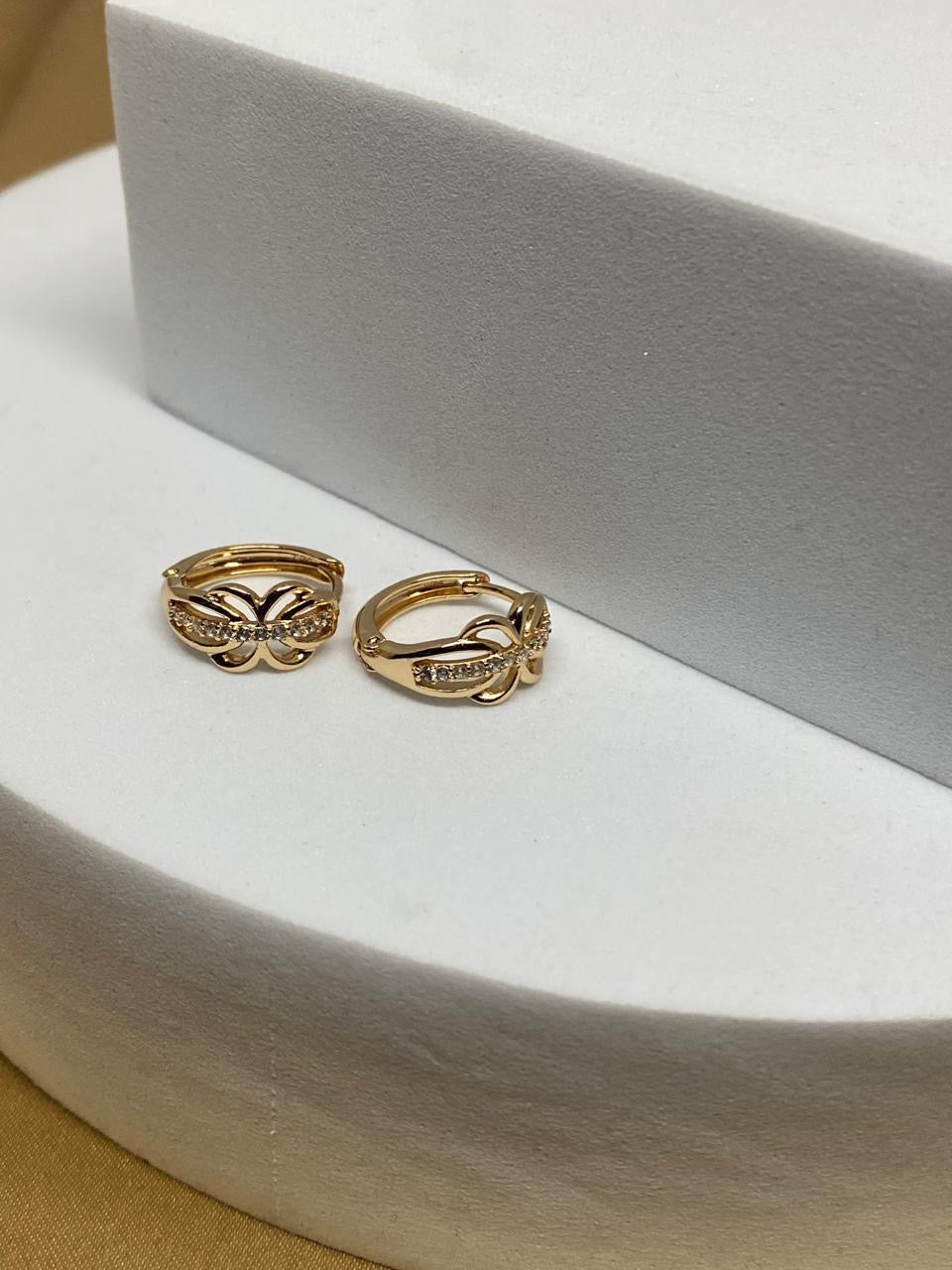 A2698 Arraca con diseño  Material: Oro Laminado 18k
