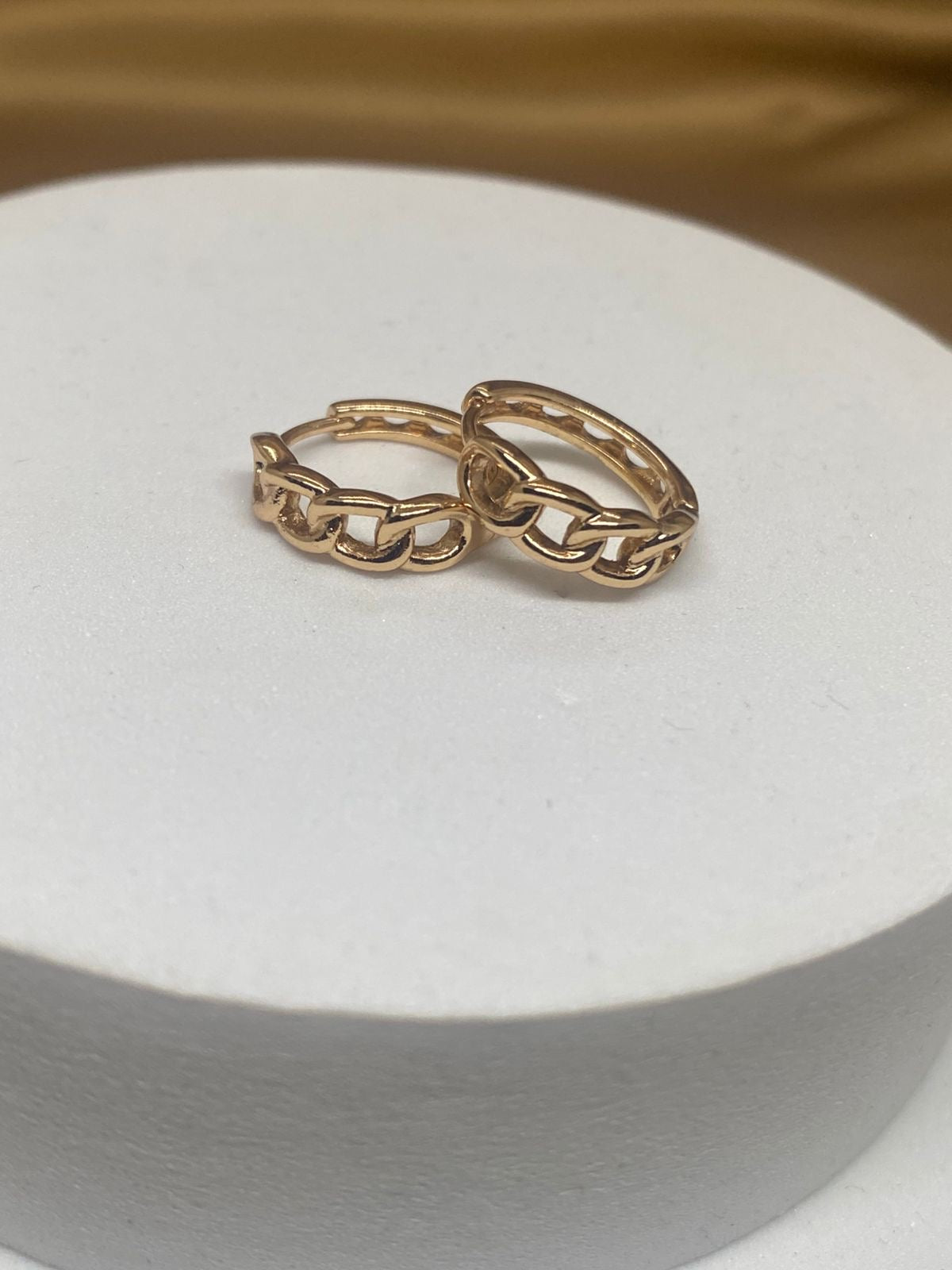 A26190 Arete cadena        Material:Oro laminado 18k .