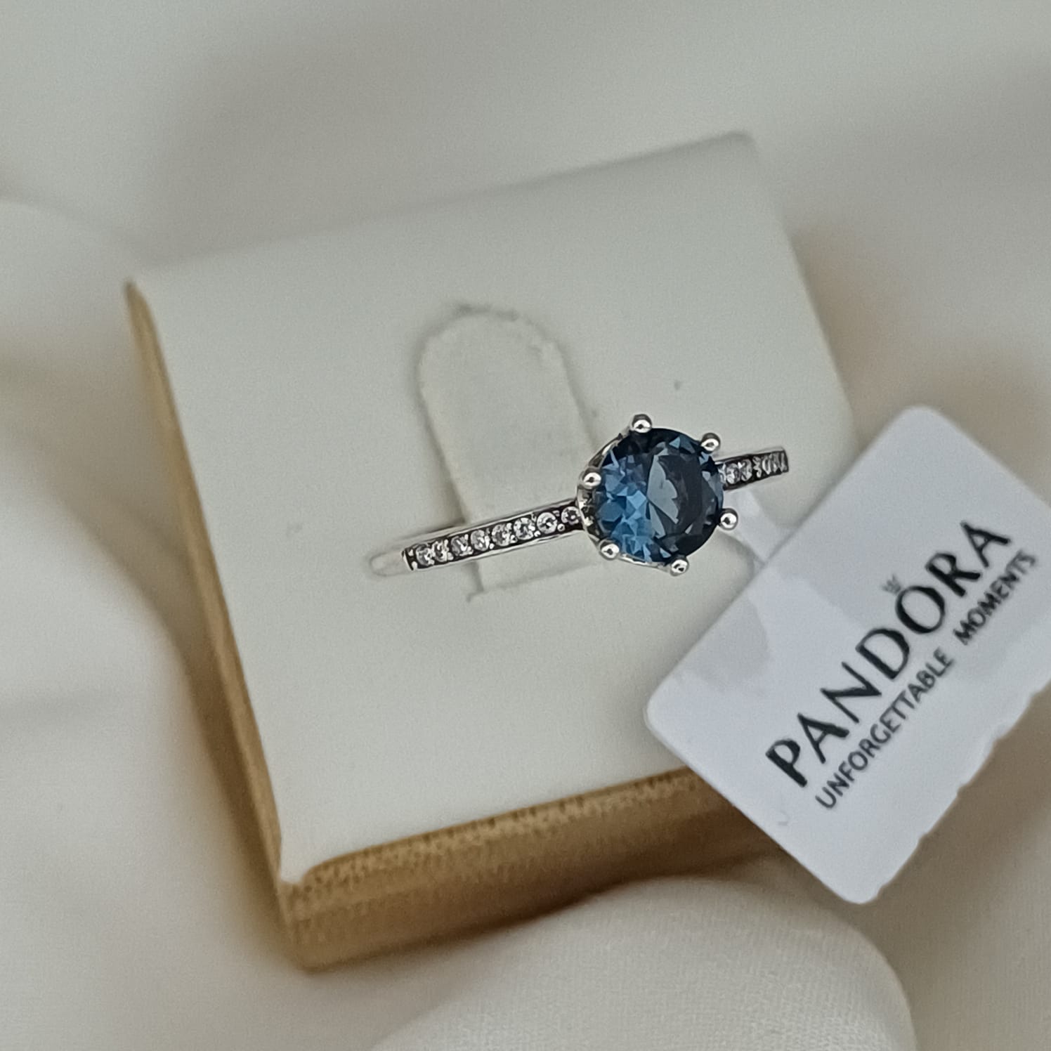 Mb-33 Anillo estilo Pandora Incuye caja y paño de limpieza.