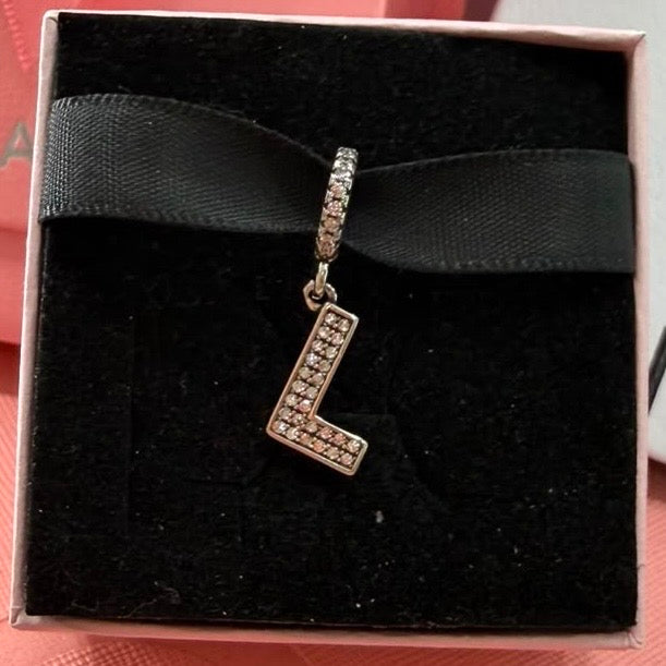 CHP203 Charm colgante letra del alfabeto.