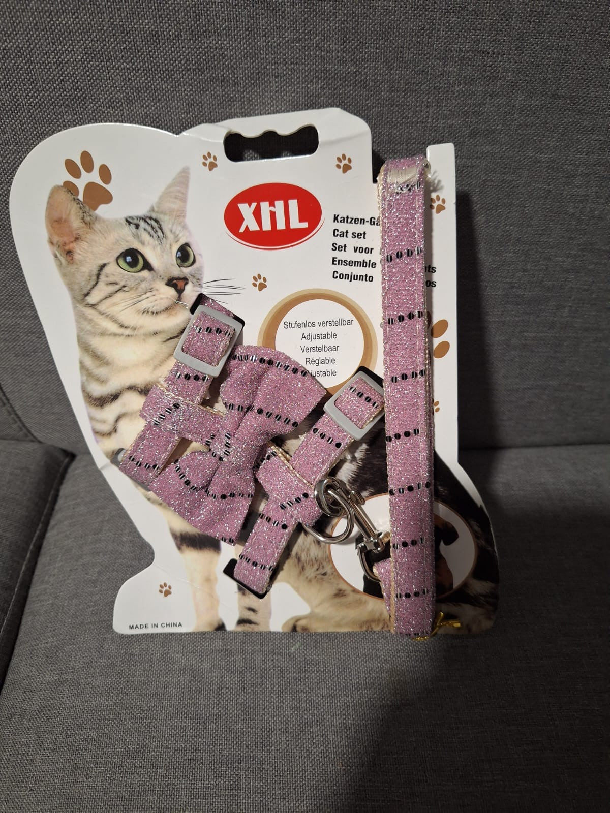 Pechera con brillos para gato