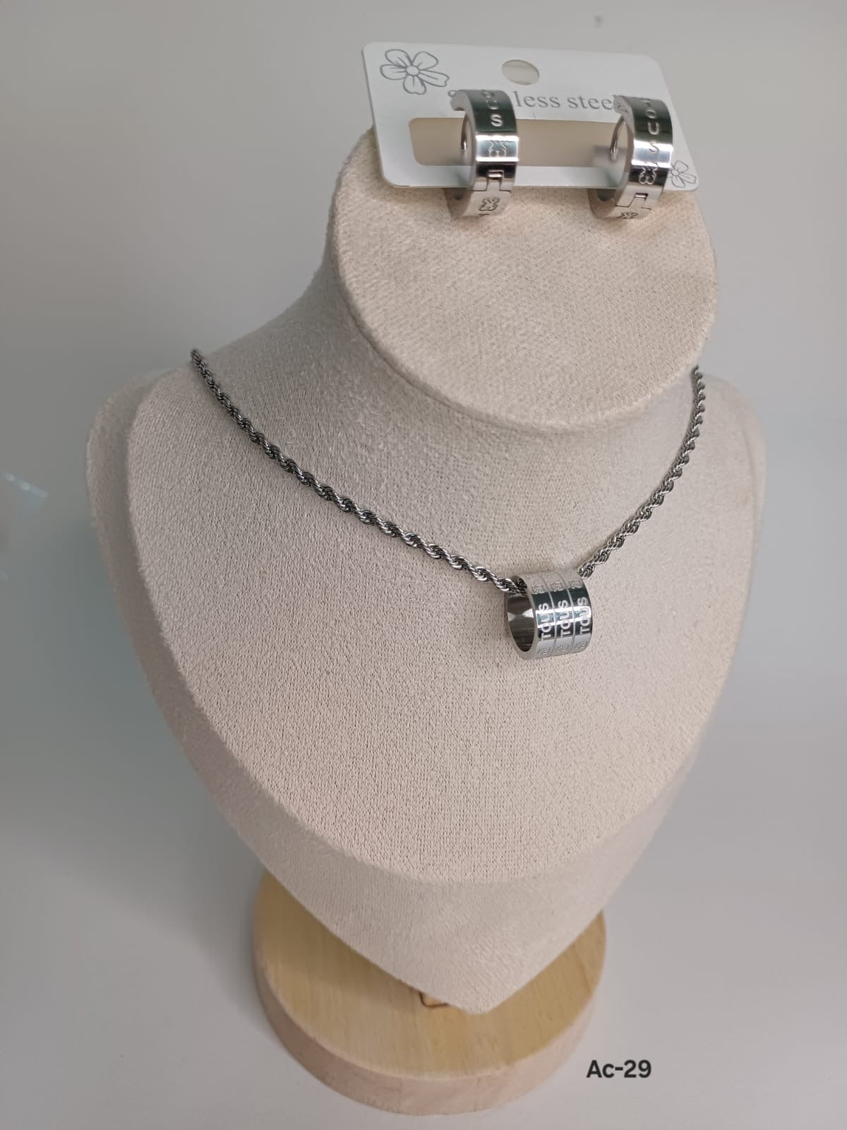 Ac-29 Set Collar y Aretes en acero inoxidable.