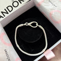 P27 Brazalete estilo Pandora incluye caja. Material: Baño de plata.