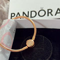 P14 Brazalete estilo Pandora incluye caja. Material: Baño de plata.
