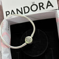 P08 Brazalete estilo Pandora Incluye caja. Material: Baño de plata.