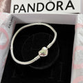P20 Brazalete estilo Pandora incluye caja. Material: Baño de plata.