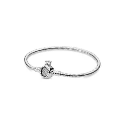 P01 Brazalete estilo Pandora incluye caja. Material: Baño de plata.