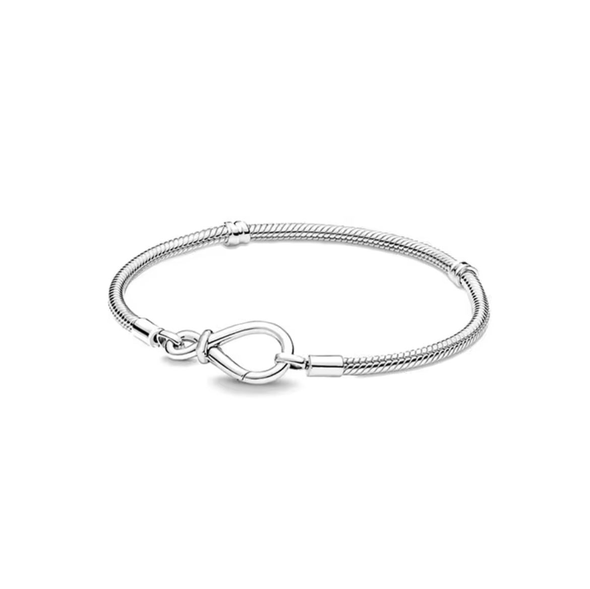 P27 Brazalete estilo Pandora Material: Baño de plata.