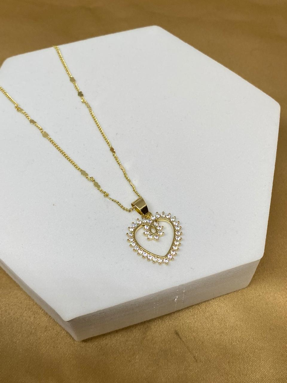 C26429 collar corazón piedra blanca Material: Oro laminado 14k