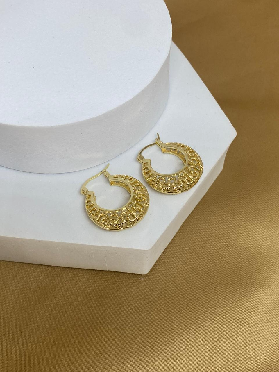 A26465 arracada Tipo canasta.          Material: Oro Laminado 14k.