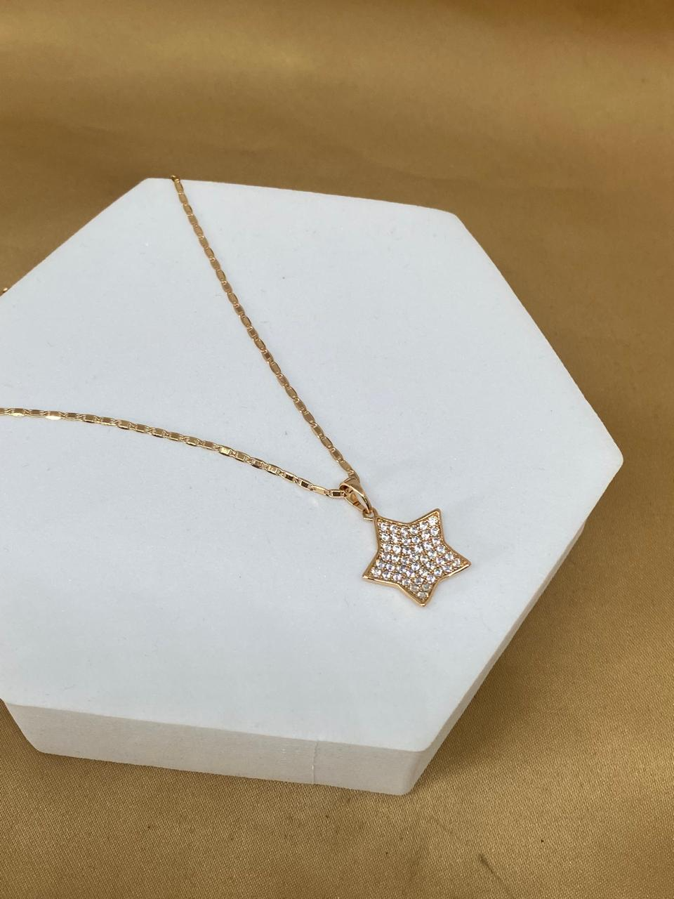 C26444 Collar Estrella brillante.                 Material: Oro Laminado 18k
